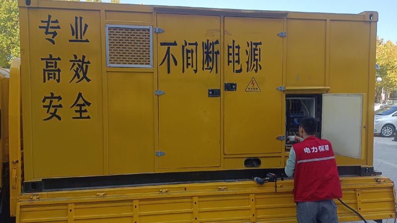 额敏柴油发电机组和UPS电源配合使用时，如何避免切换过程中的电力中断？